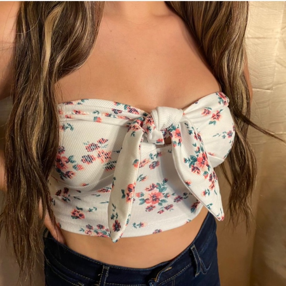 Floral white crop top!